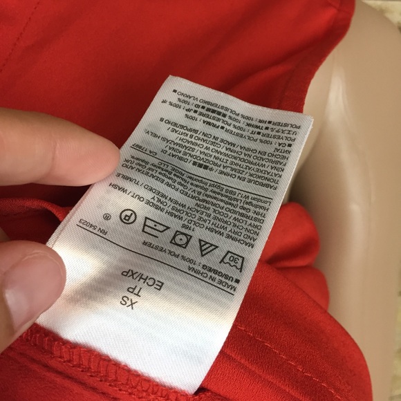 Banana Republic Red Sleeveless Blouse - Picture 3 of 8